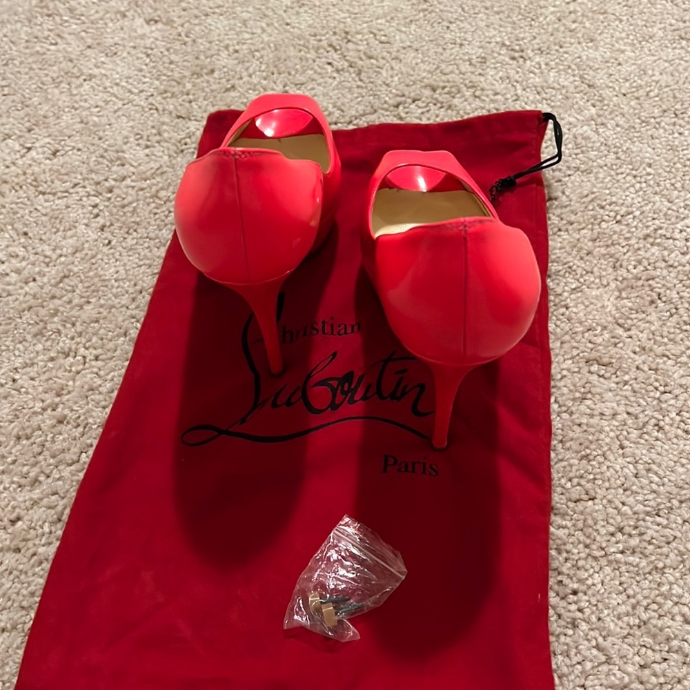 Patent leather pump - used once and are in excellent condition.